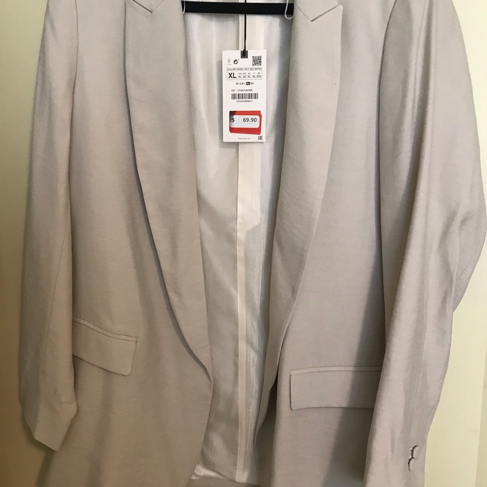 Zara Cream Blazer for Casual and Formal Occasions